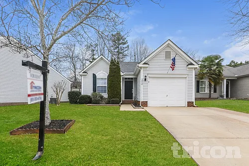 3010 Great Falls Dr Photo 1
