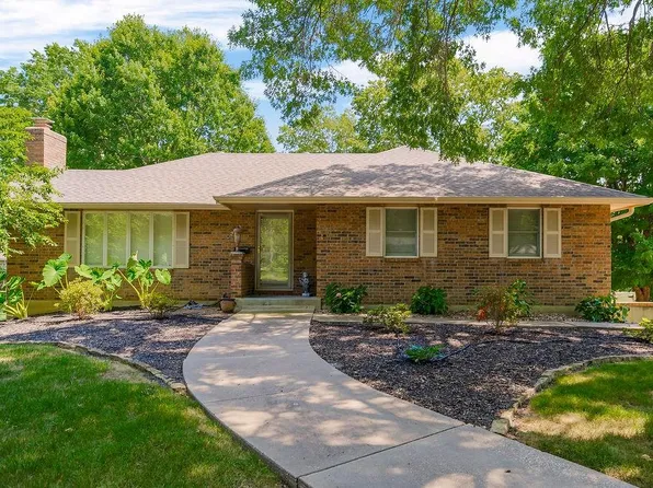 1323 S 15th St, Leavenworth, KS 66048