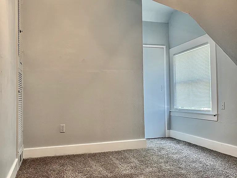 708 SW 3rd St — Photo 30