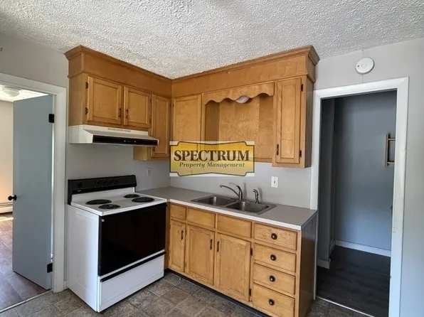 6 Silver St #B, Clinton, ME 04927