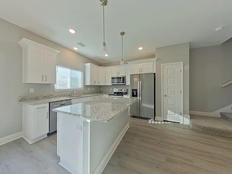 814 Kenneth Dr — Photo 9