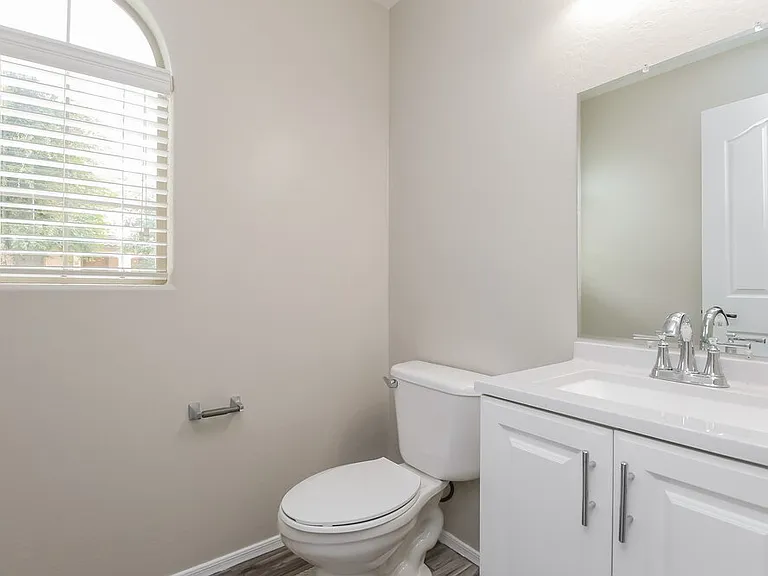 3348 E Franklin Ave — Photo 15