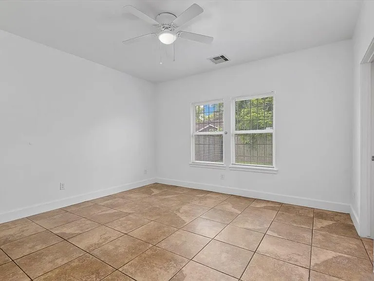2514 Bennington St — Photo 20