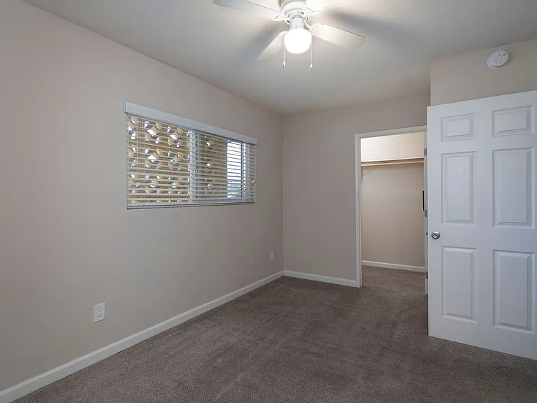 Grossmont Apartments — Photo 10