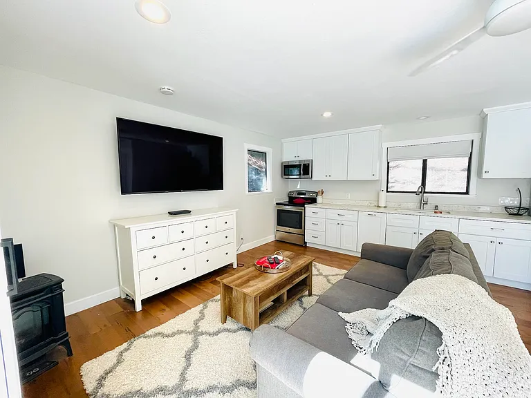Montair Dr — Photo 12