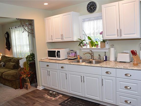 5th image of 834 Revere Ave