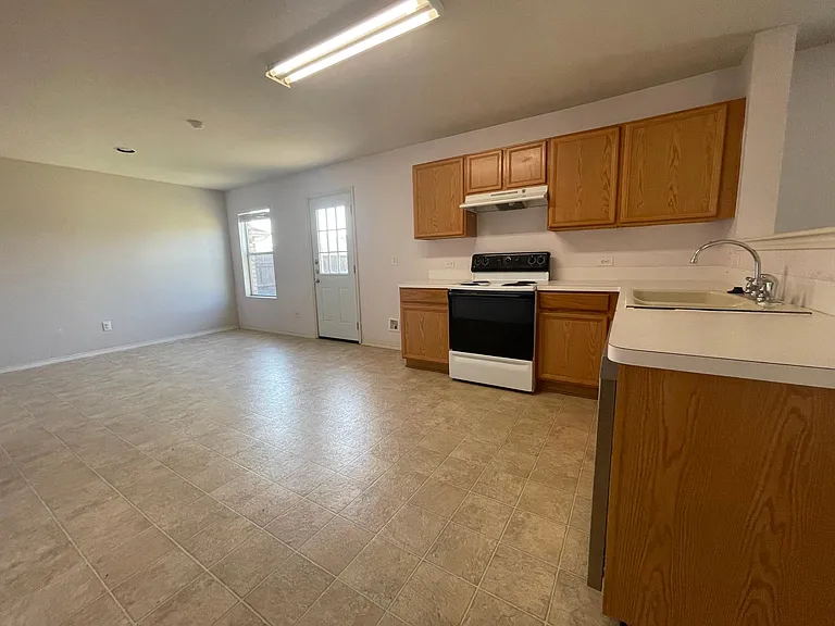 2801 Mockingbird St — Photo 9