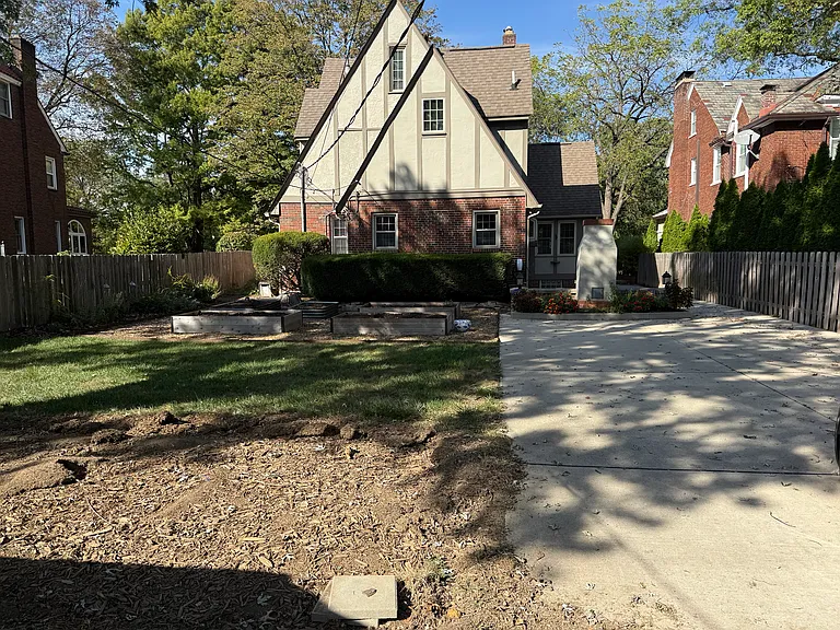 2629 E Broad St — Photo 58