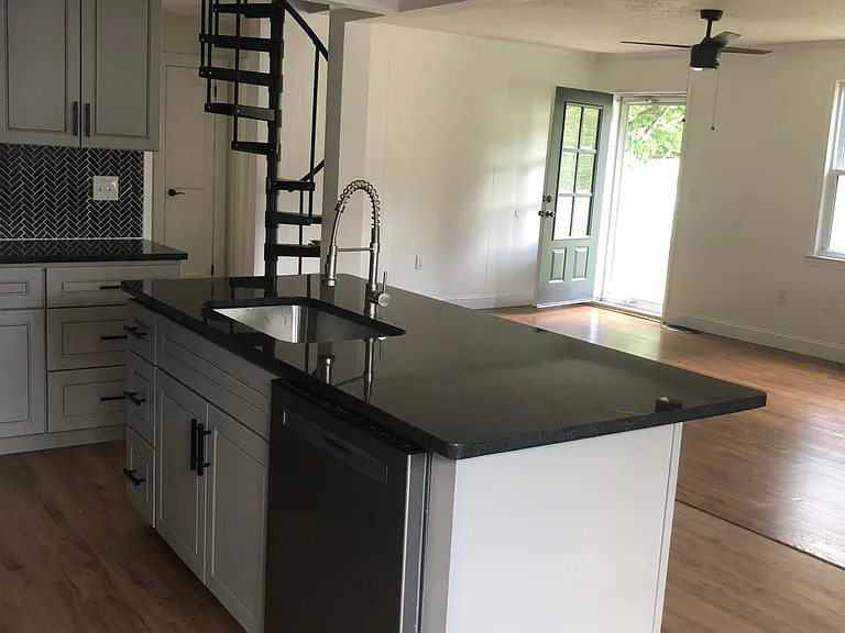 107 Crane Ave — Photo 13