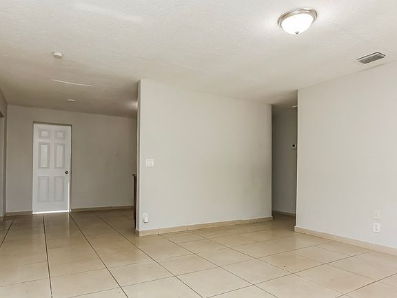 4th image of 2232 SW 47th Ave