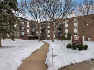 1200 W Northwest Hwy APT 305, Mount Prospect, IL 60056