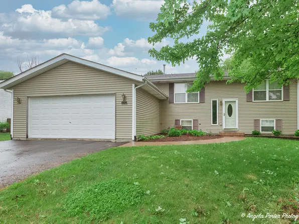 140 Shadowbrook Dr, Capron, IL 61012