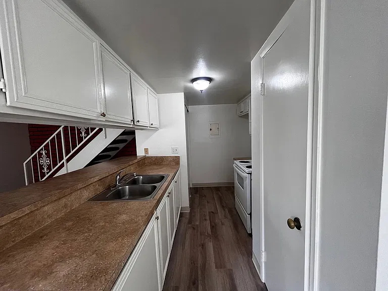 752 W Hemlock St — Photo 3
