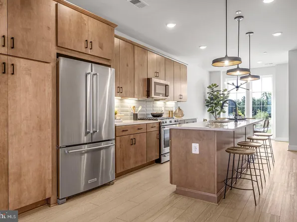 313 Calvert Ave, Alexandria, VA 22301