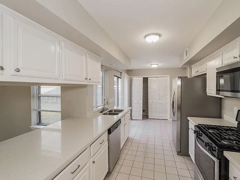 6915 Eagle Ridge Dr — Photo 5