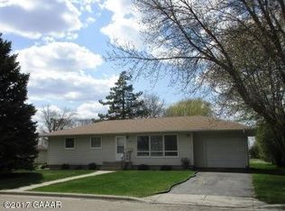 320 S Columbia Ave, Morris, MN 56267