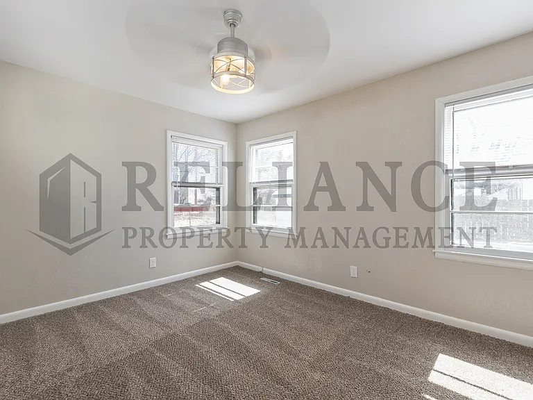 1562 Floberta St — Photo 13