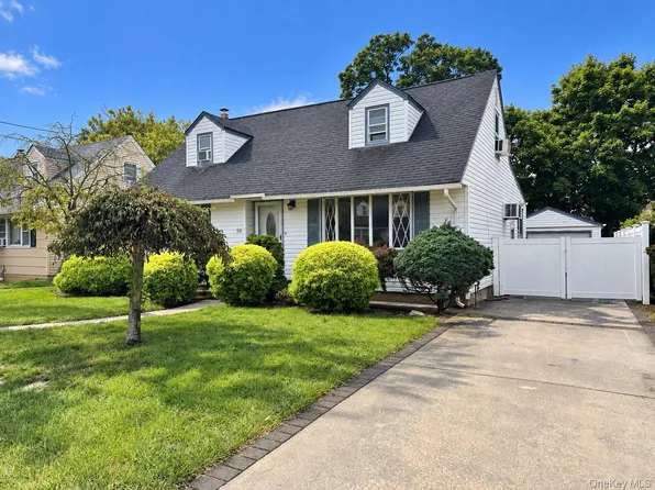 64 E Fenimore Street, Valley Stream, NY 11580