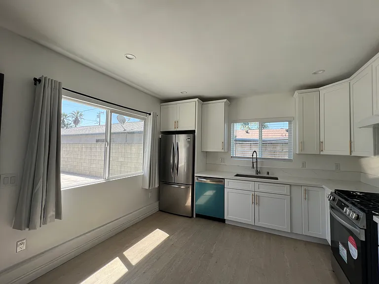 527 N Soldano Ave #527 — Photo 4