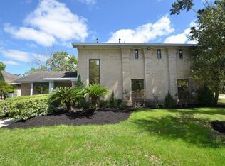 2711 Williamsburg Dr, Dickinson, TX 77539