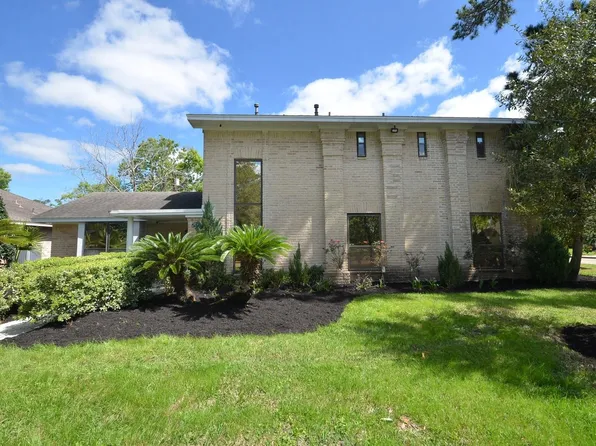 2711 Williamsburg Dr, Dickinson, TX 77539