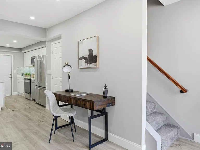 2536 Garrett Ave — Photo 8