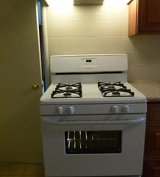 437 Central Ct — Photo 5