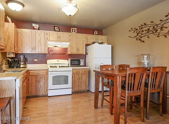 3rd image of 129 Baybury Dr Unit A