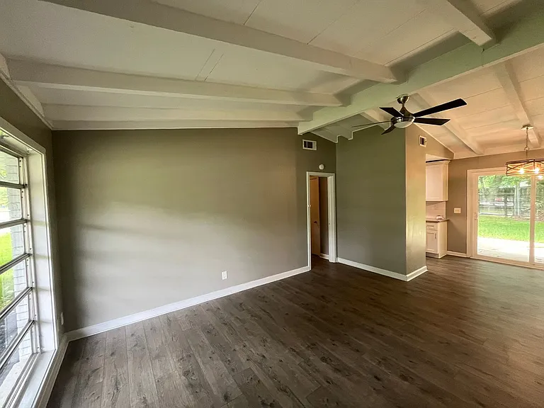 2503 Broadmoor Dr — Photo 6
