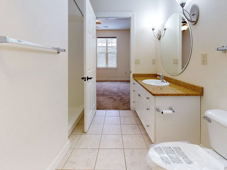 Delafield Lakes Apartments — Photo 61