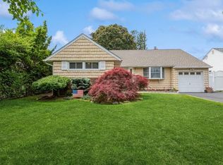 17 Chester Ave, Massapequa, NY 11758