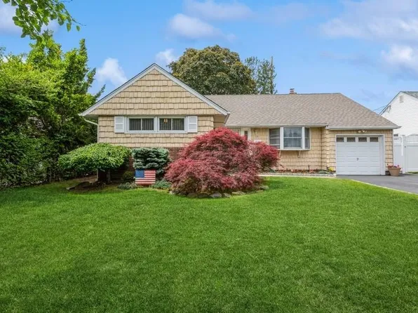 17 Chester Avenue, Massapequa, NY 11758