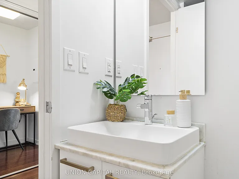 12 York St #501 — Photo 13