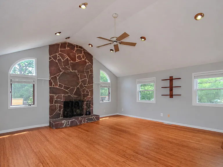 12433 Webster Rd — Photo 14