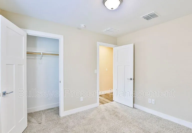 5119 S 11th Pl — Photo 16