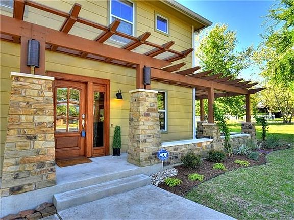 4th image of 3001 Fontana Dr