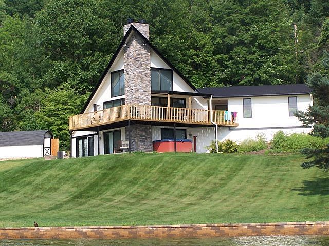 Lakefront - 127ft with Seawall