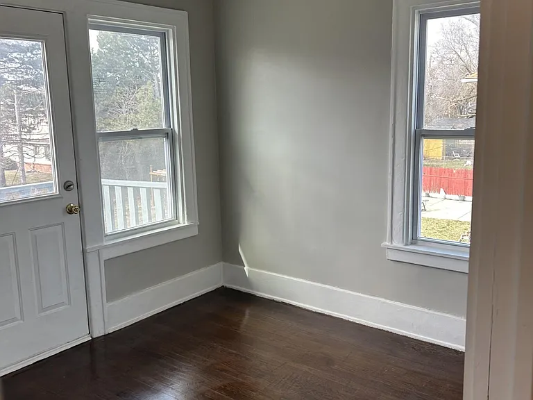 533 Lakewood St — Photo 9