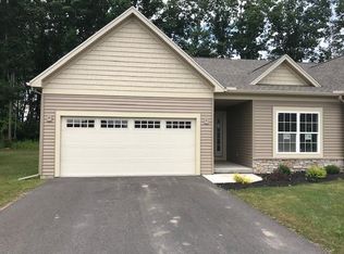 100 Golden Oaks Way, Rochester, NY 14624