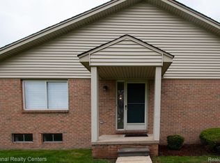 11349 Celtic Manor Dr, Warren, MI 48089