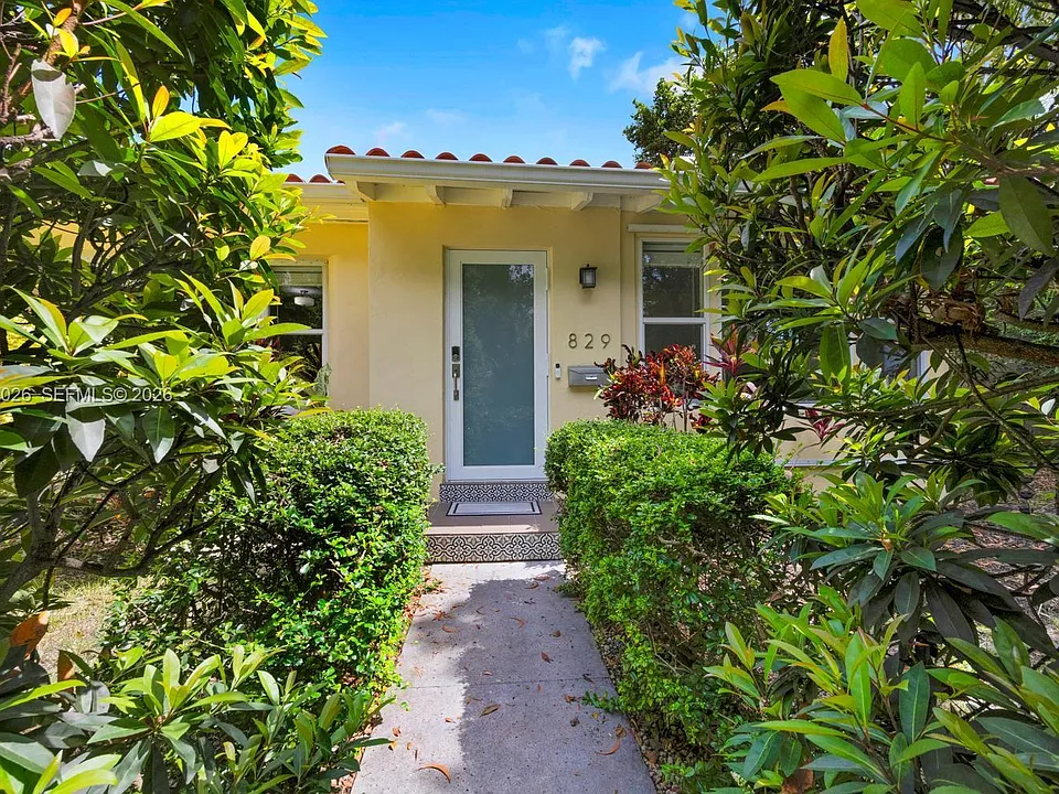 829 Medina Ave
