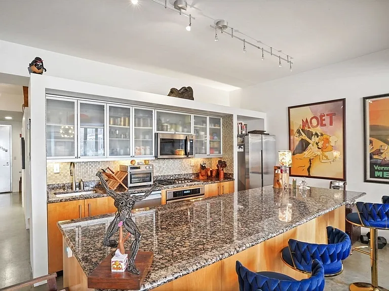 1313 Washington St #215 — Photo 8