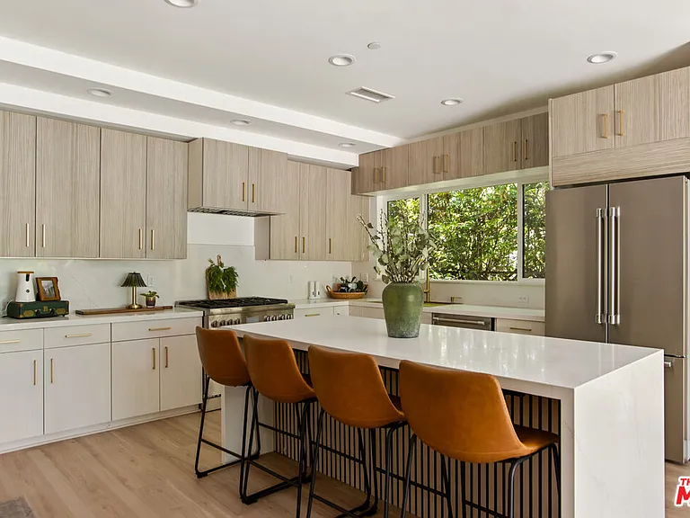 14146 Hortense St — Photo 19
