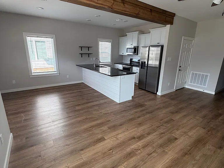 106 N Hazel St — Photo 5