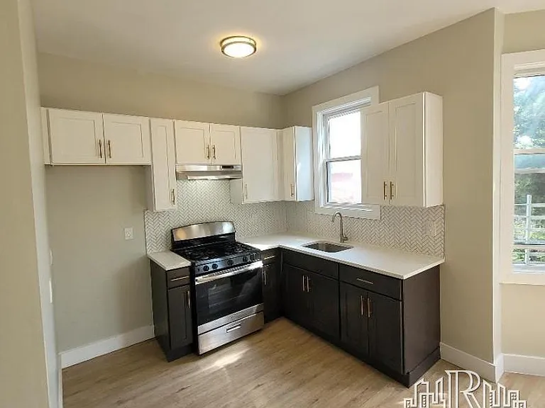 179 S 7th St #2A — Photo 1