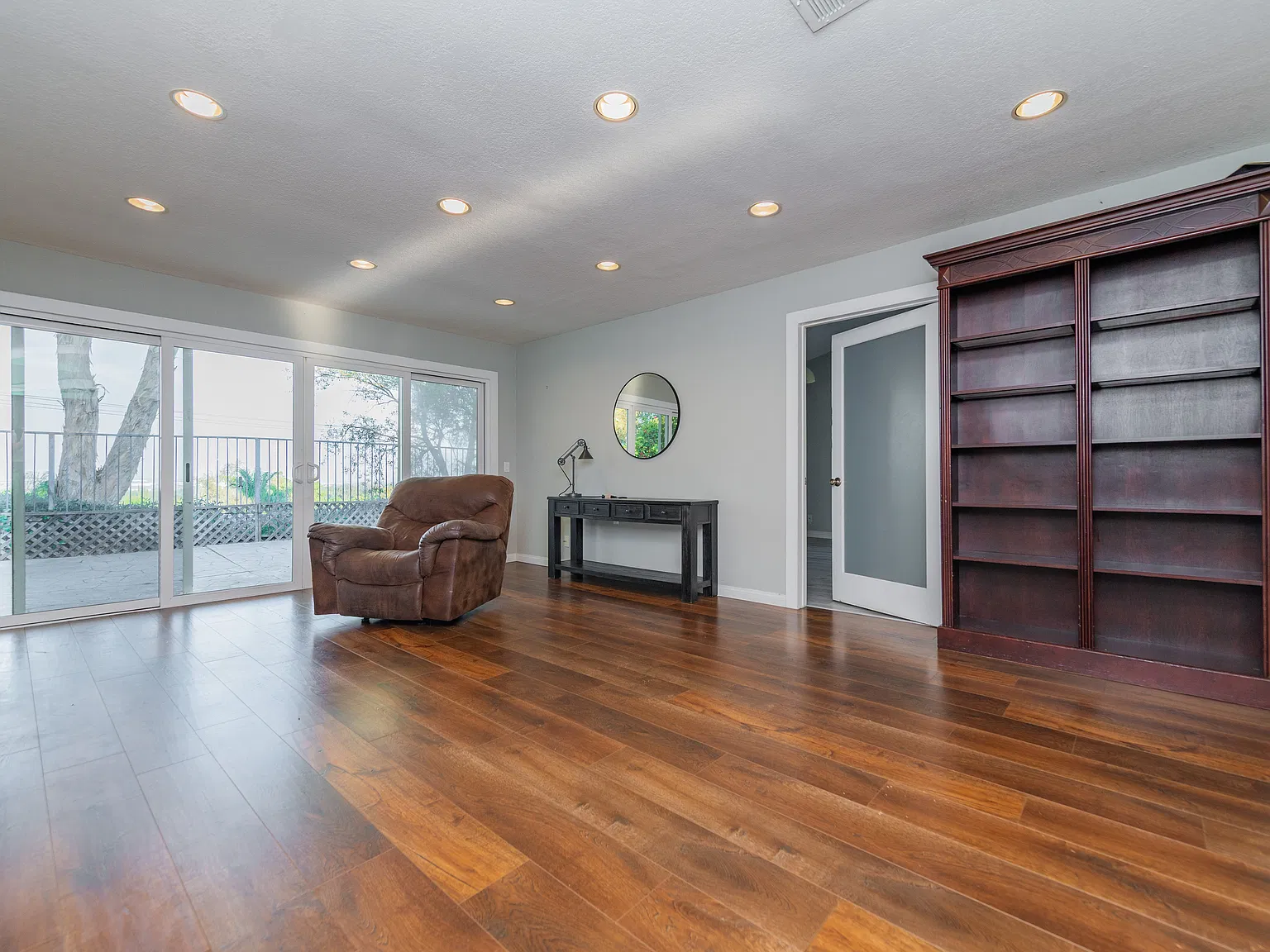 5 bed, 3.5 bath, 2530 sqft, $4,300 — Photo 3