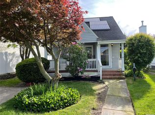 132 Beach Dr, Merrick, NY 11566