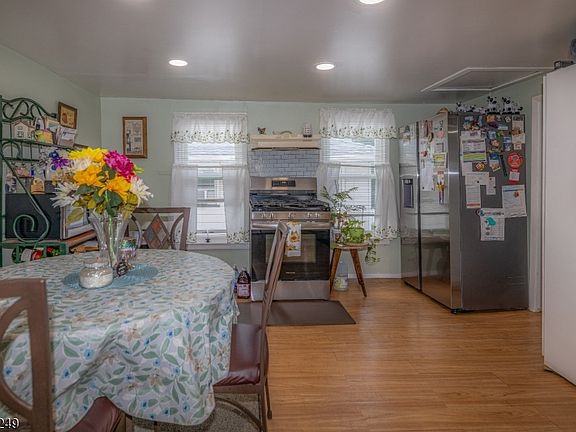 5th image of 280 E Hazelwood Ave #2