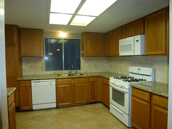 3rd image of 706 Mountain Meadows Dr