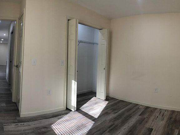 3rd image of 957 W Independence St #30